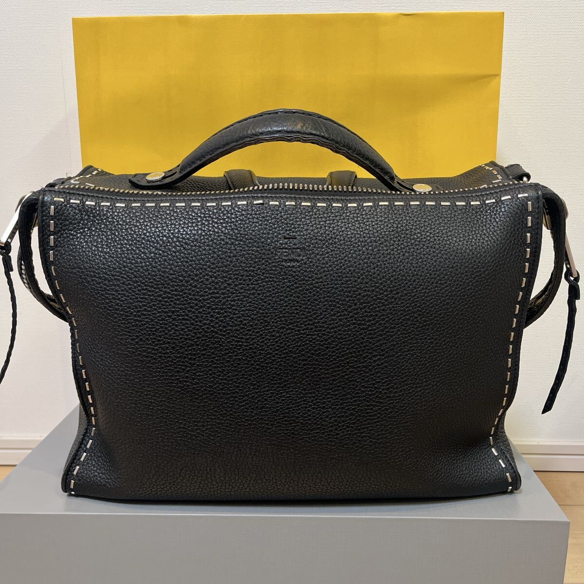 フェンディ　メンズ　セレリア　スタッズ　FENDI 2way ハンド　ビジネス_画像2