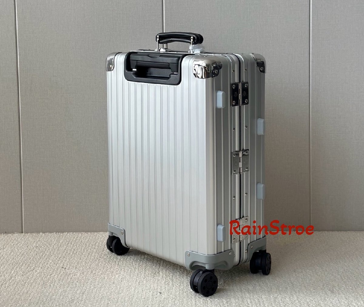 スーツケース RIMOWA リモワ Classic 973シリーズ キャビン 21インチ 33リットル シルバー ユニセックス キャリーケース 機内持ち込み可の画像3