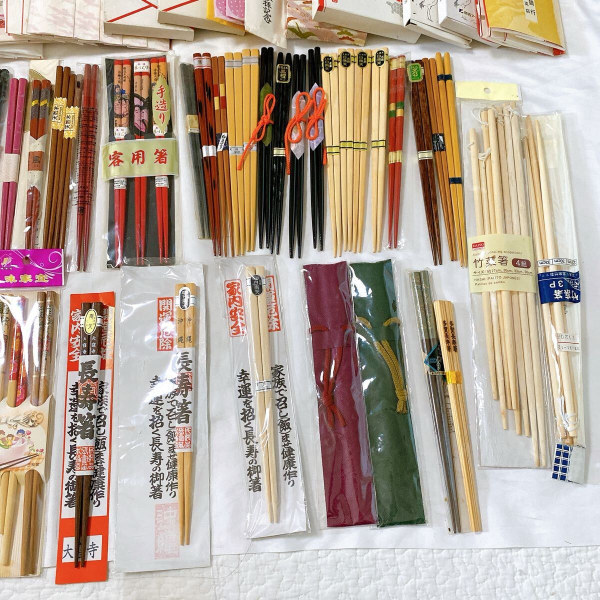 未使用 お箸 はし まとめ売り まとめて 箸 天然木 寿 祝い箸 菜箸 白南天 輪島塗 長寿箸 夫婦箸 セット 保管品 袋いり 箱付き 箸置き_画像3