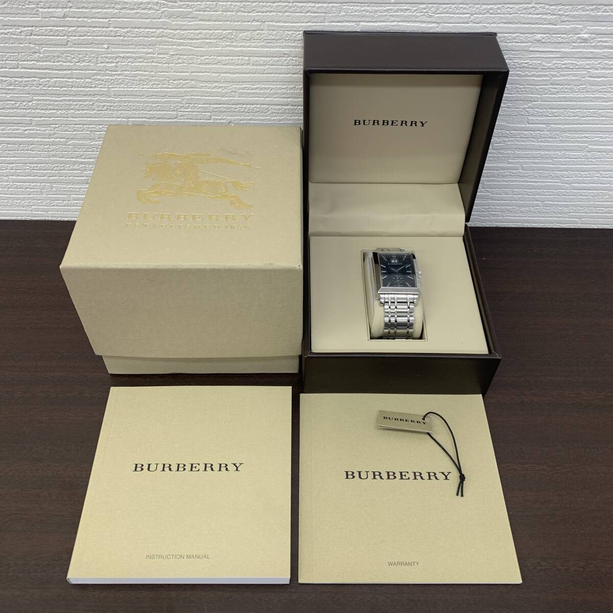 【稼働品】BURBERRY BU1320 / メンズ 腕時計 3針 文字盤 ブラック バーバリー ウォッチ シルバー 箱付き クォーツ クオーツ_画像2