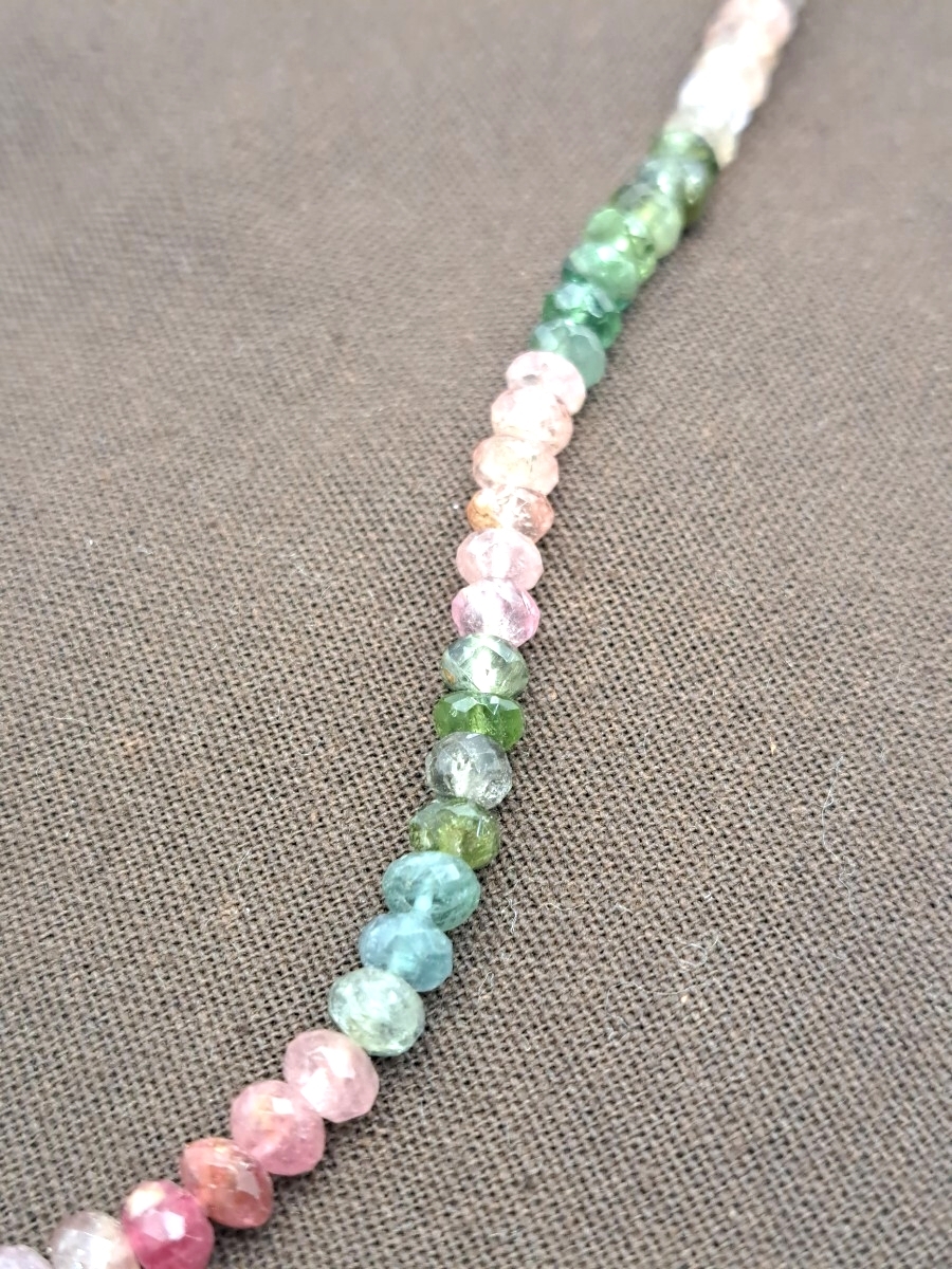 y32【 K18 1円スタート 】美品 カラーストーンネックレス 留め具 K18 約19.2g_画像2