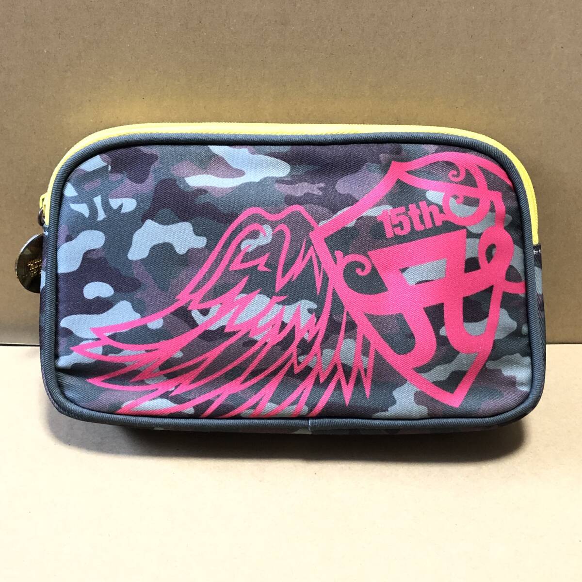 浜崎あゆみ　15th Anniversary TOUR ～A BEST LIVE～　ポーチ　迷彩柄　イエロー　★★★ 送料込み ★★★　入手困難　超レア　アユ_画像1