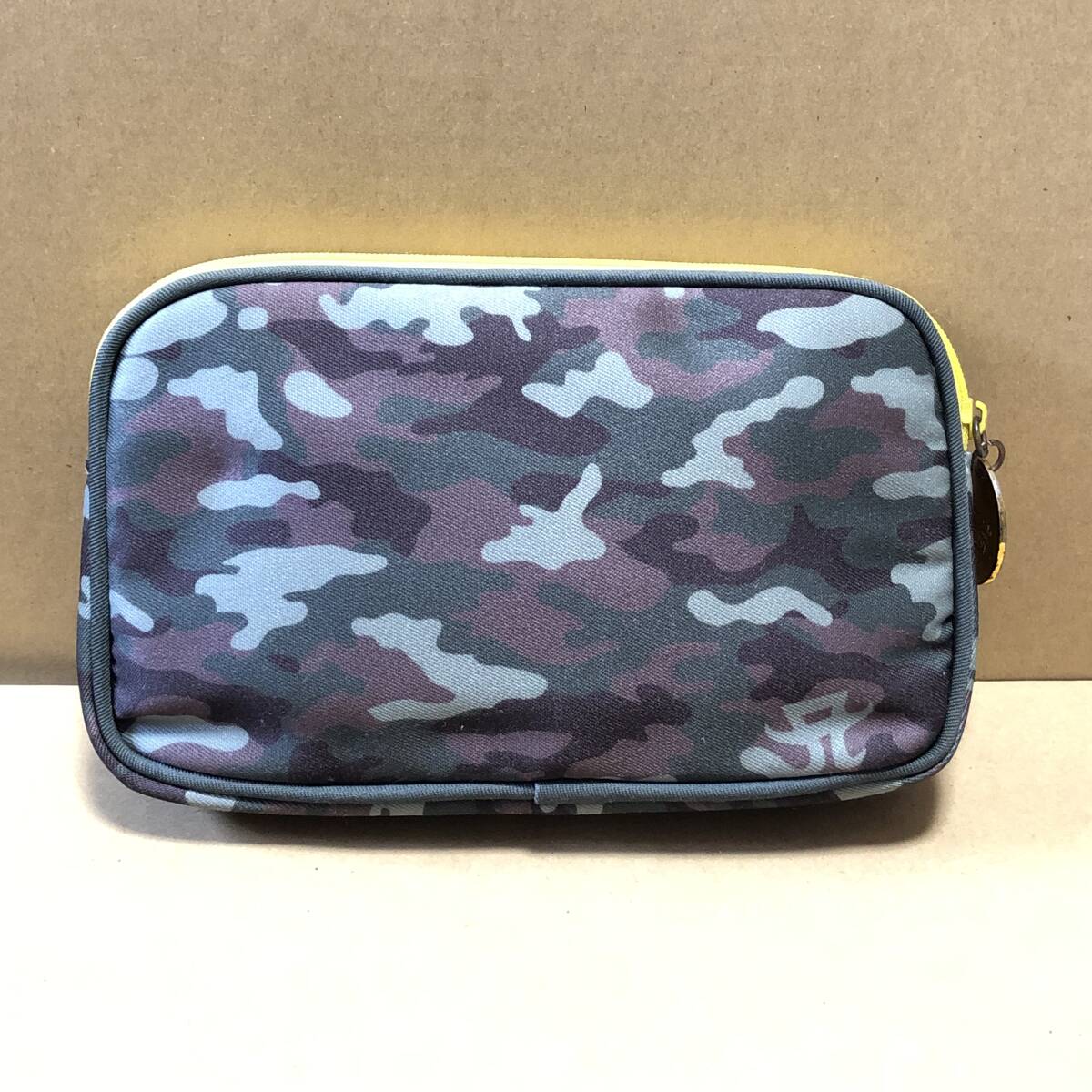 浜崎あゆみ　15th Anniversary TOUR ～A BEST LIVE～　ポーチ　迷彩柄　イエロー　★★★ 送料込み ★★★　入手困難　超レア　アユ_画像2