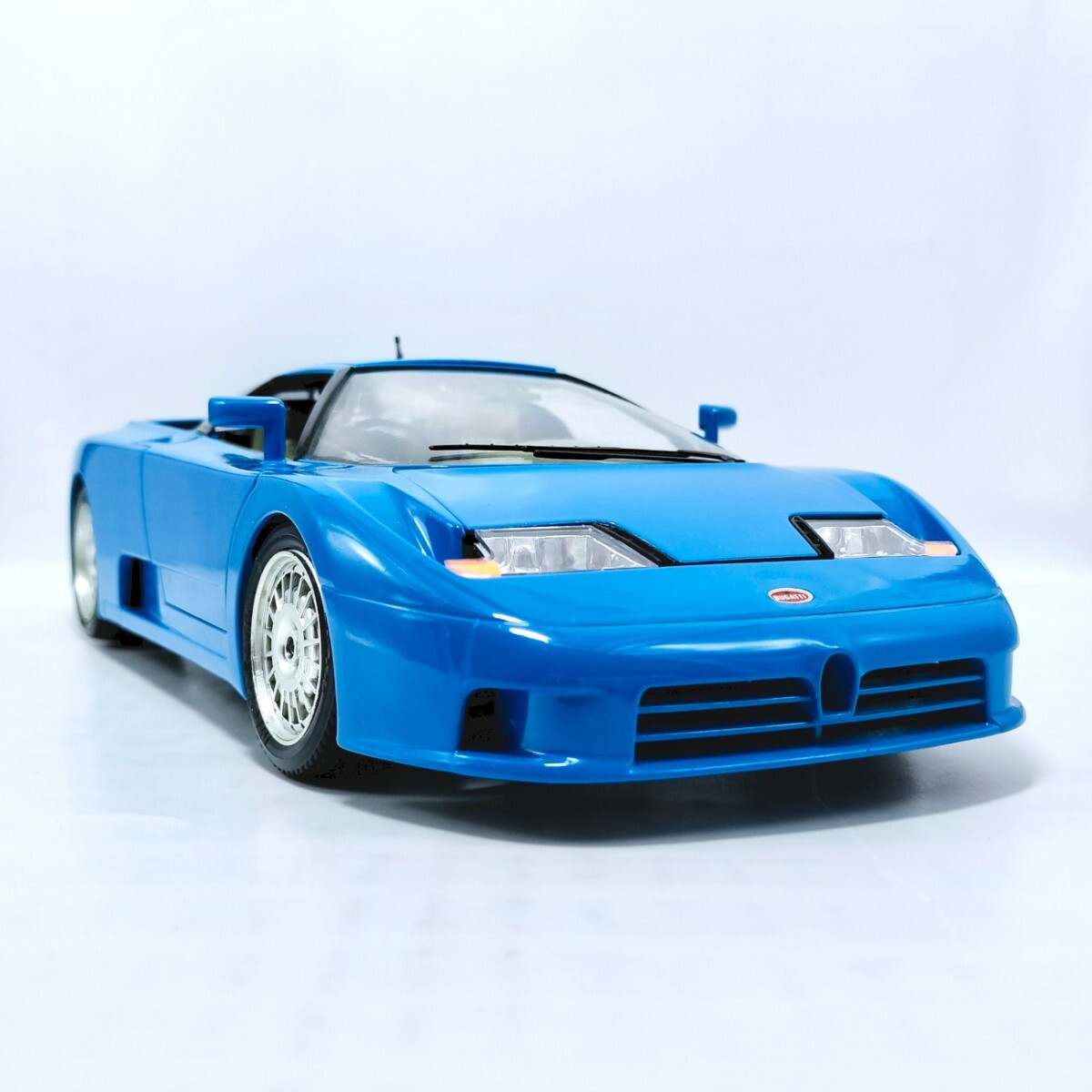 burago BBurago 1/18 Bugatti EB110 Quad турбо 1991 голубой 
