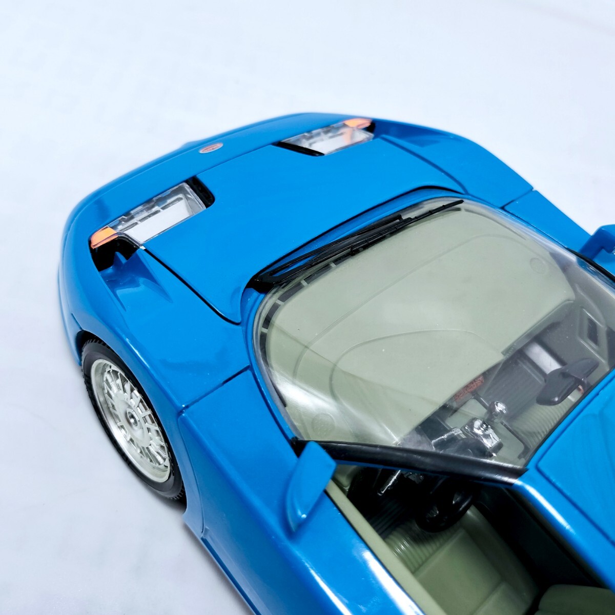 burago BBurago 1/18 Bugatti EB110 Quad турбо 1991 голубой 