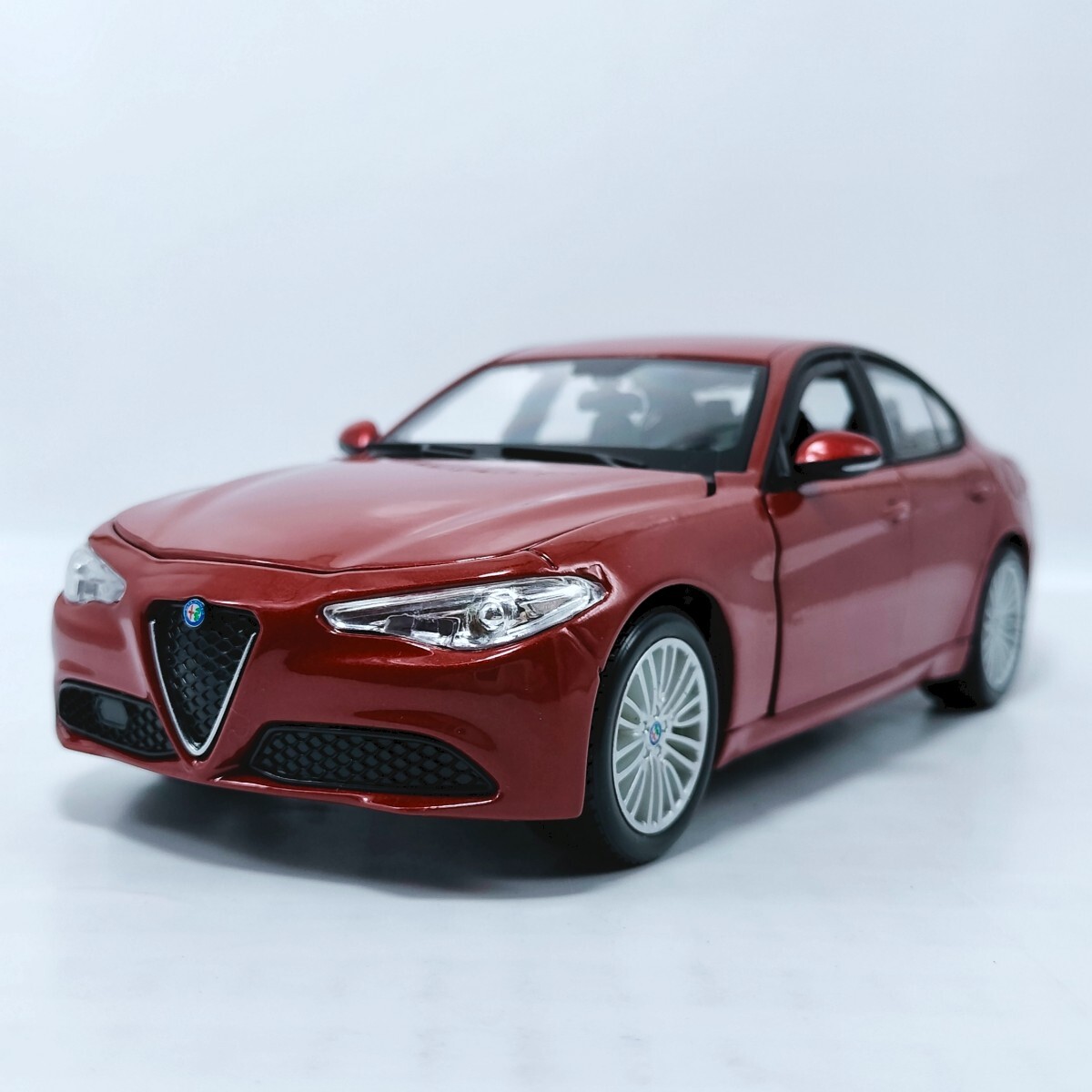 burago BBurago 1/24 модель 952 Alpha Romeo Giulia 2.0 турбо 2017 темный красный burago BBurago 1/24 модель 952 Alpha Romeo Giulia 2.0 турбо 2017 темный красный