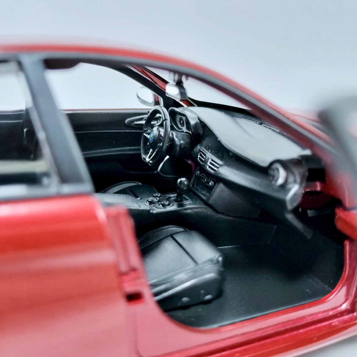 burago BBurago 1/24 модель 952 Alpha Romeo Giulia 2.0 турбо 2017 темный красный