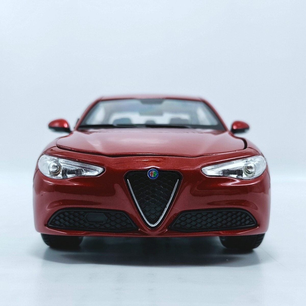 burago BBurago 1/24 модель 952 Alpha Romeo Giulia 2.0 турбо 2017 темный красный