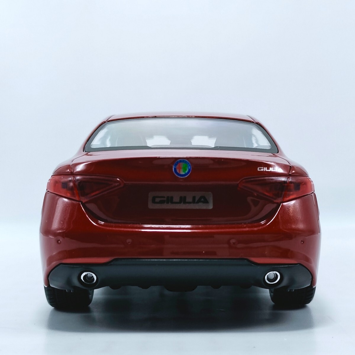 burago BBurago 1/24 модель 952 Alpha Romeo Giulia 2.0 турбо 2017 темный красный