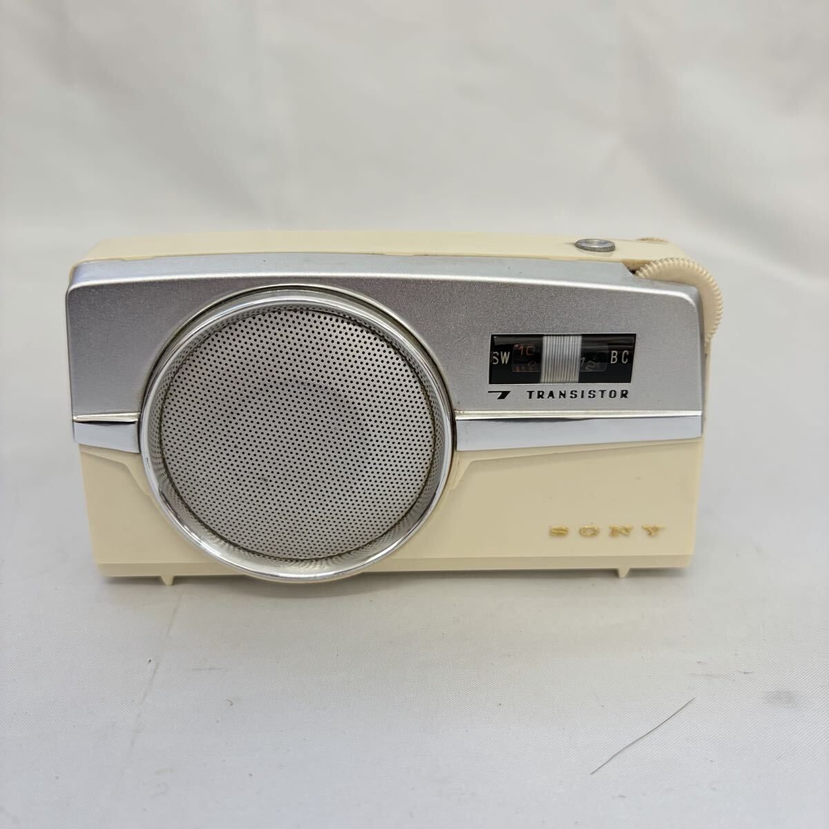 [1121M4]SONY Sony CORP 7TRANSISTOR транзистор радио TR-725 белый Showa Retro подлинная вещь retro коллекция электризация не проверка 0002