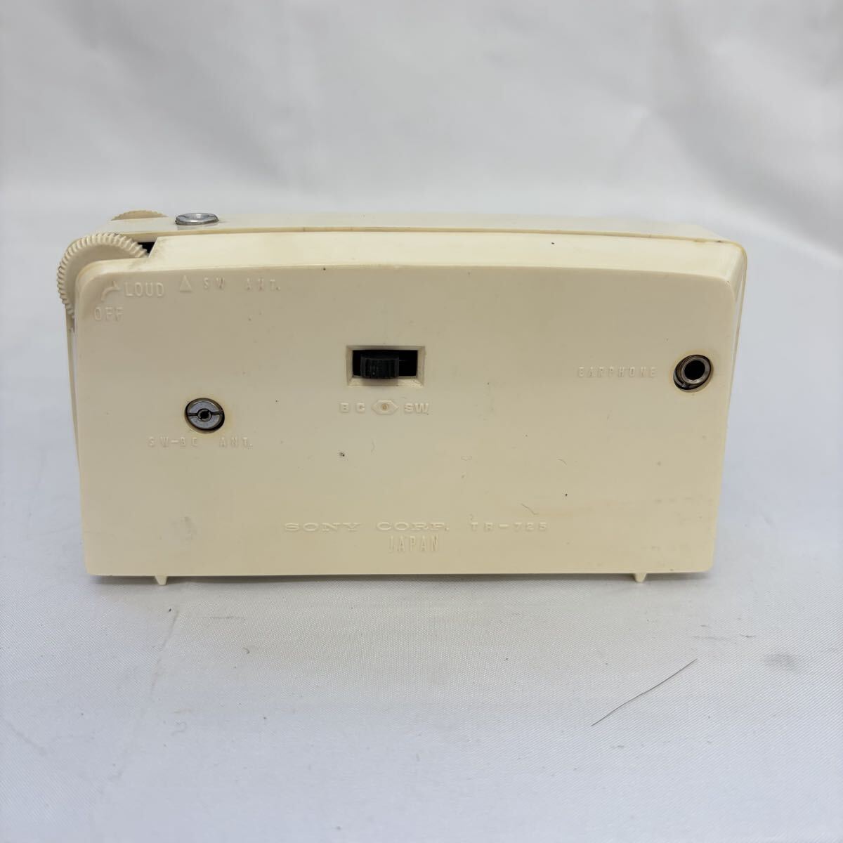 [1121M4]SONY Sony CORP 7TRANSISTOR транзистор радио TR-725 белый Showa Retro подлинная вещь retro коллекция электризация не проверка 0002