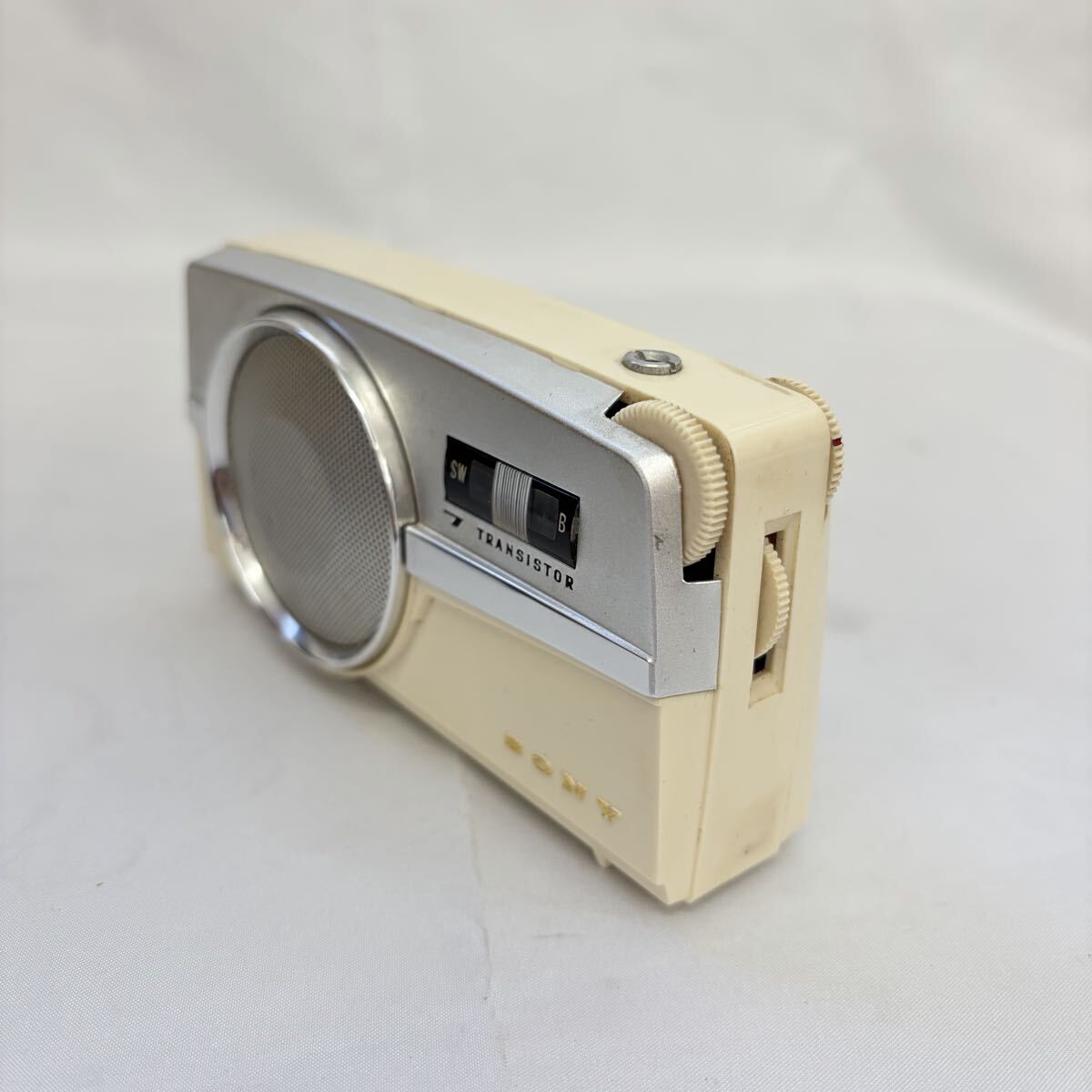 [1121M4]SONY Sony CORP 7TRANSISTOR транзистор радио TR-725 белый Showa Retro подлинная вещь retro коллекция электризация не проверка 0002
