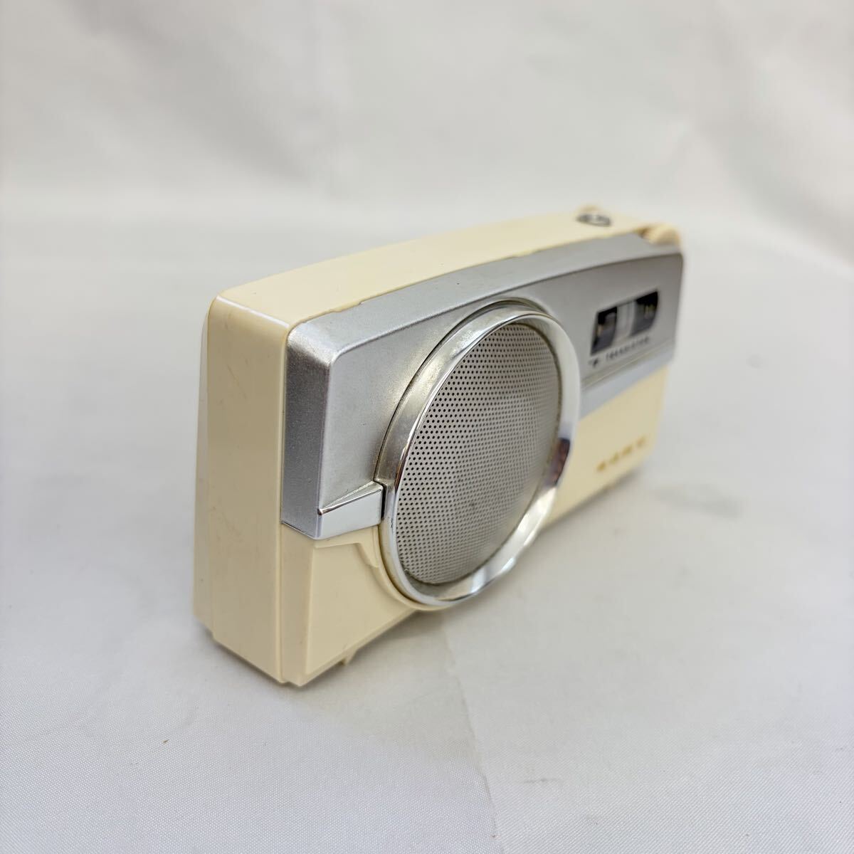 [1121M4]SONY Sony CORP 7TRANSISTOR транзистор радио TR-725 белый Showa Retro подлинная вещь retro коллекция электризация не проверка 0002