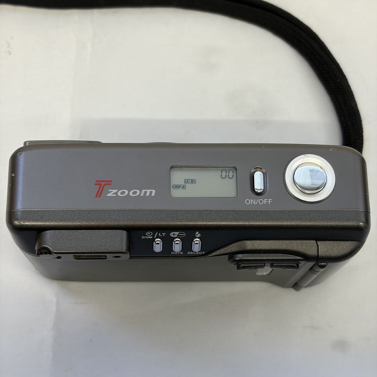 【1121M9】KYOCERA 京セラ T ZOOM Carl Zeiss Vario Tesser 28-70mm F4.5-8 コンパクトフィルムカメラ 高級コンパクトカメラ 通電確認済み_画像4