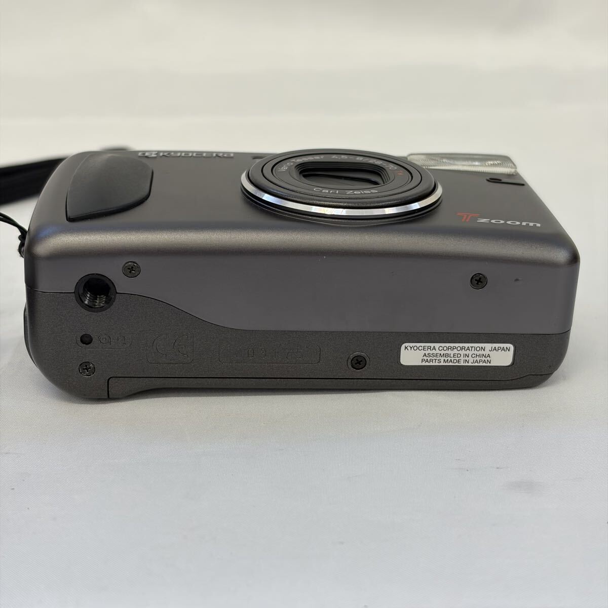 【1121M9】KYOCERA 京セラ T ZOOM Carl Zeiss Vario Tesser 28-70mm F4.5-8 コンパクトフィルムカメラ 高級コンパクトカメラ 通電確認済み_画像5