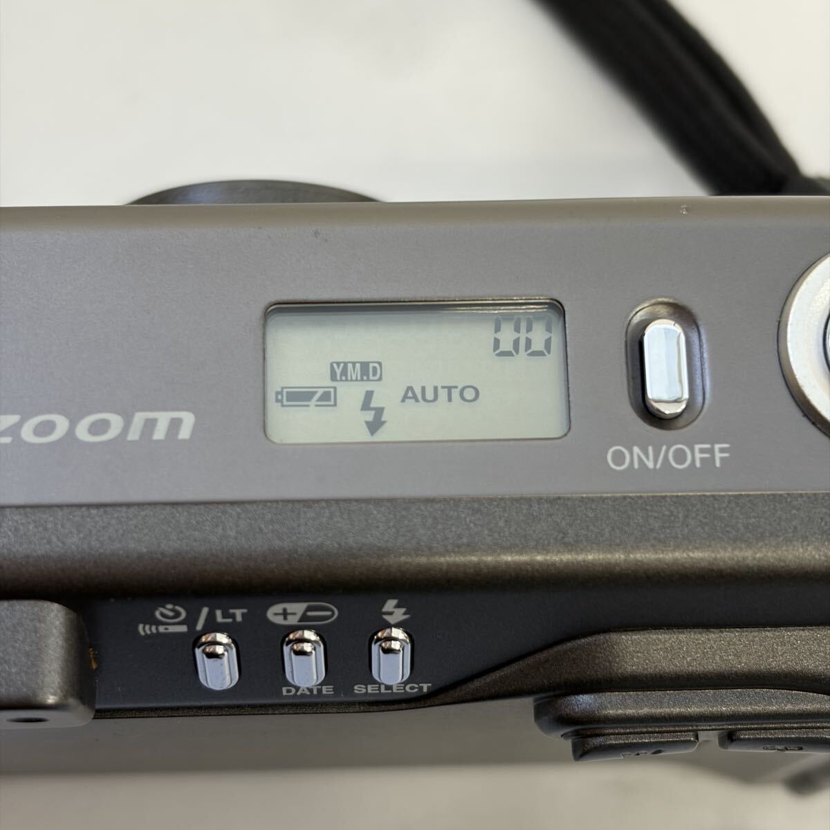 【1121M9】KYOCERA 京セラ T ZOOM Carl Zeiss Vario Tesser 28-70mm F4.5-8 コンパクトフィルムカメラ 高級コンパクトカメラ 通電確認済み_画像6