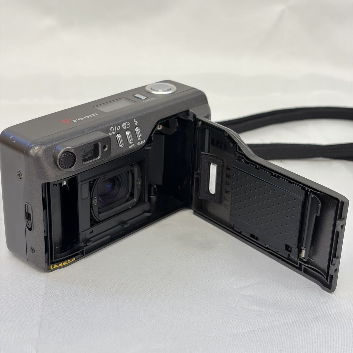 【1121M9】KYOCERA 京セラ T ZOOM Carl Zeiss Vario Tesser 28-70mm F4.5-8 コンパクトフィルムカメラ 高級コンパクトカメラ 通電確認済み_画像8