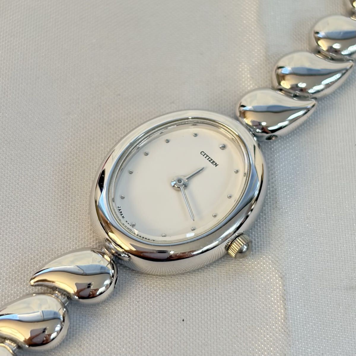 【1121M25】CITIZEN シチズン ラウンド シルバー 2200-226585 クォーツ レディース 腕時計 不動品_画像1