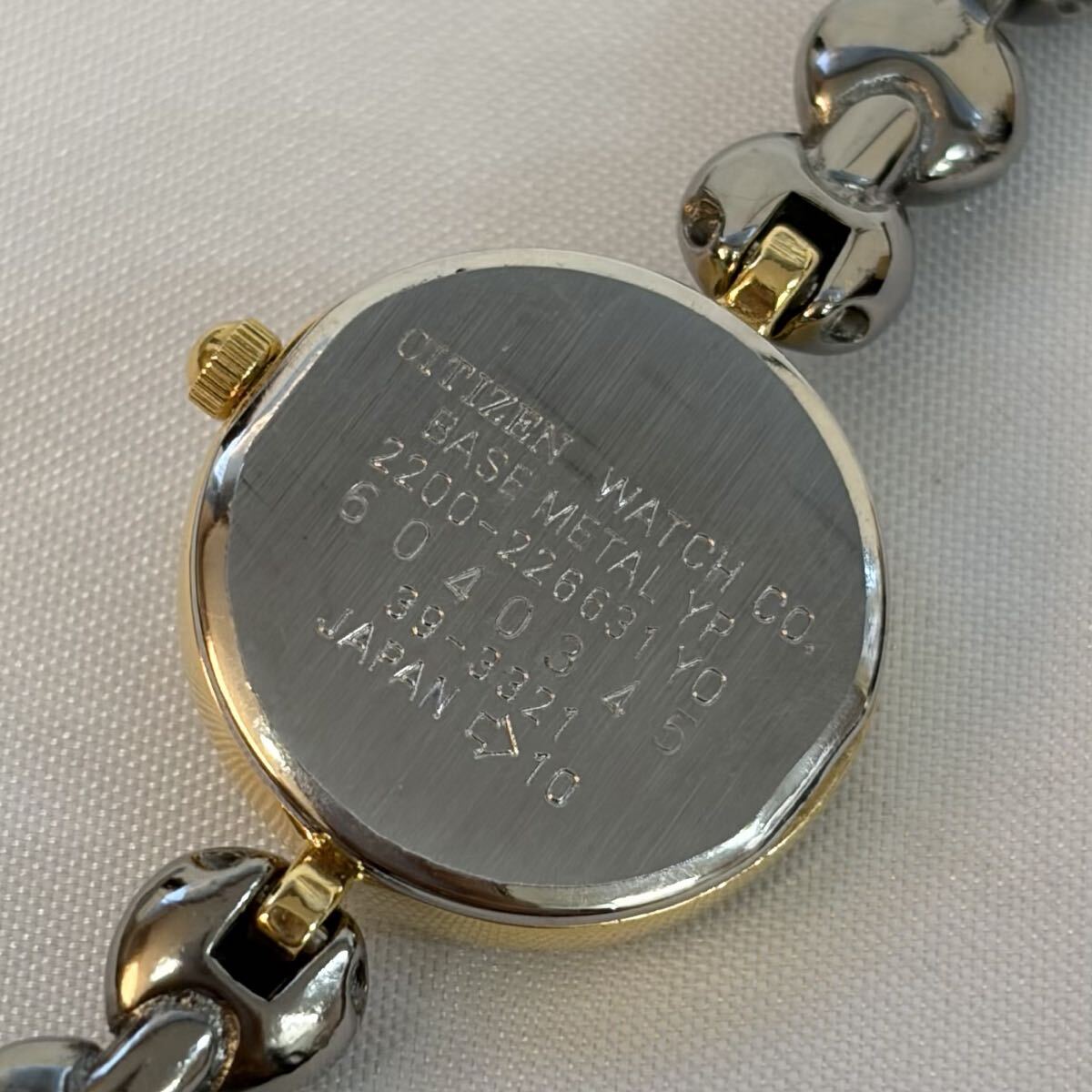 【1121M26】CITIZEN シチズン 2200-226631 ゴールド ラウンド ゴールド文字盤 2針 ブレスレットウォッチ レディース クォーツ 腕時計不動品_画像7