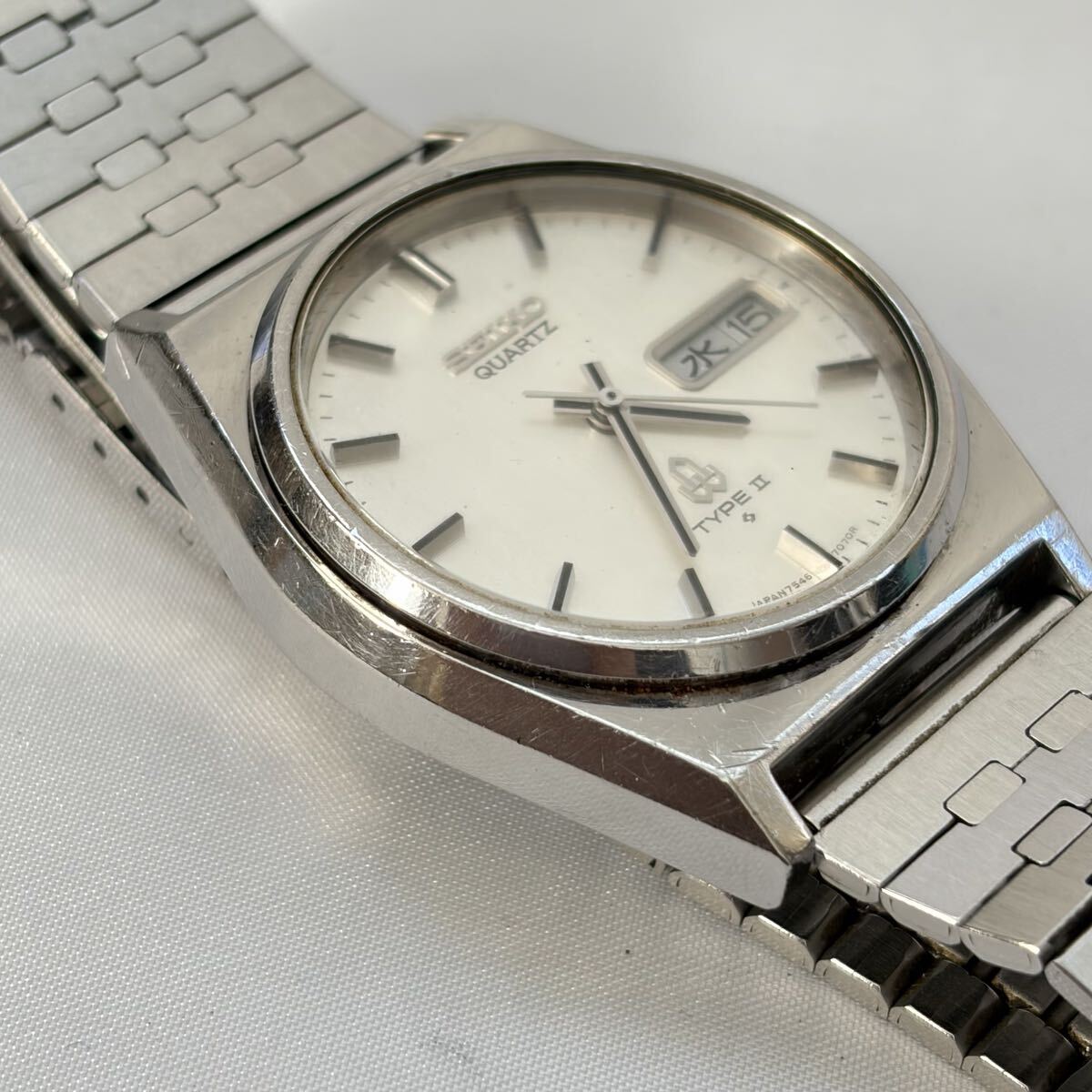 【1122M1】SEIKO セイコー TYPEⅡ 7546-7060 QZ クォーツ デイデイト シルバーカラー 3針 ラウンド メンズ腕時計 不動品_画像9