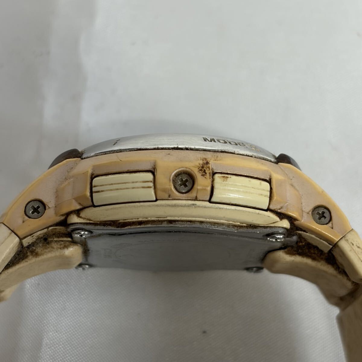 【1122M24】CASIO カシオ Baby-G ベビージー BGT-2600J 腕時計 デジタル 電波ソーラー タフソーラー 多機能 カレンダー ホワイト 不動品_画像4