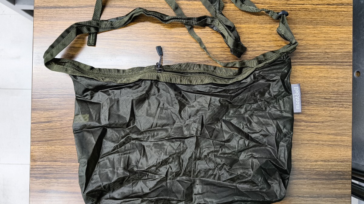 未使用紙タグ処分/モンベルmont-bell/U.L.MONO ショルダー M/1123776/緑色/高19×幅27×奥4.5cm/容量1.7L/重さ33g折畳みショルダーバッグ_画像1