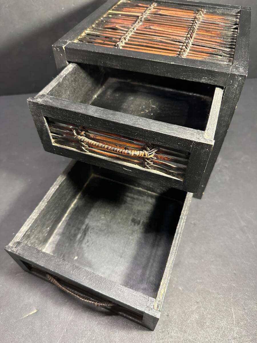 ★コレクター必見！！ 当時物 現状品 アジアン 竹 木製 二段 小箪笥 茶色 インテリア ビンテージ レトロ 小物入れ 小家具 収納 KZ929_画像6