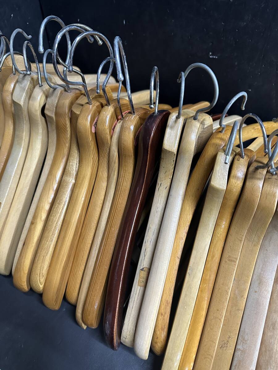 ★コレクター必見!! ビンテージ 木製 ハンガー 計50本 まとめ売り セット パンツ ブラウン インテリア 洋服掛け スーツ レトロ IK117_画像4