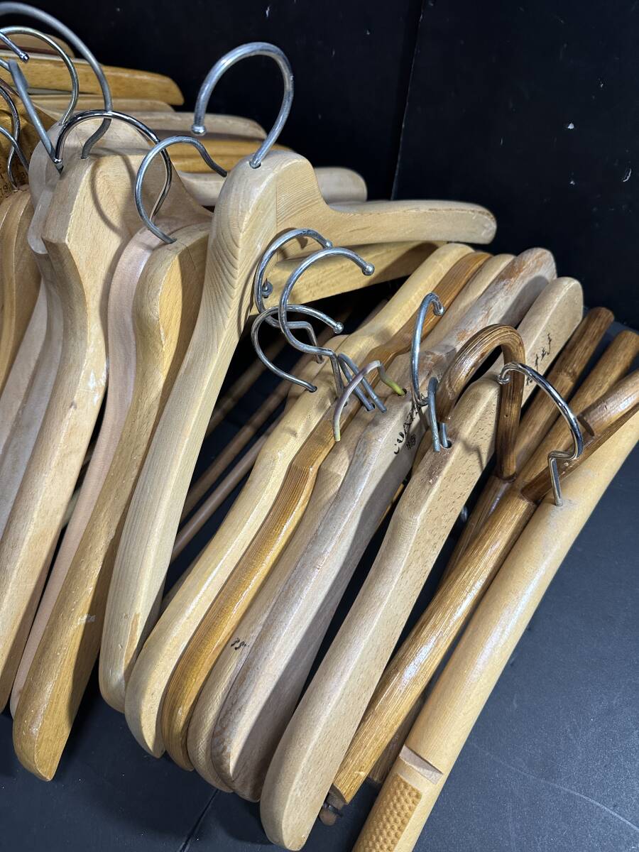 ★コレクター必見!! ビンテージ 木製 ハンガー 計50本 まとめ売り セット パンツ ブラウン インテリア 洋服掛け スーツ レトロ IK117_画像2