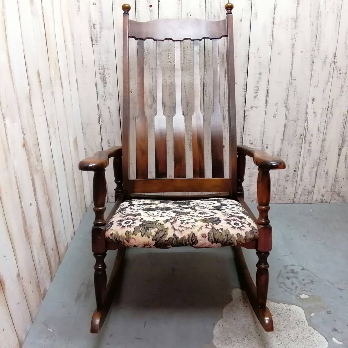 ◎25111210　ヴィンテージ ロッキングチェア 木製フレーム 花柄布張り アンティーク調 揺り椅子 リビングチェア ハイバック_画像4