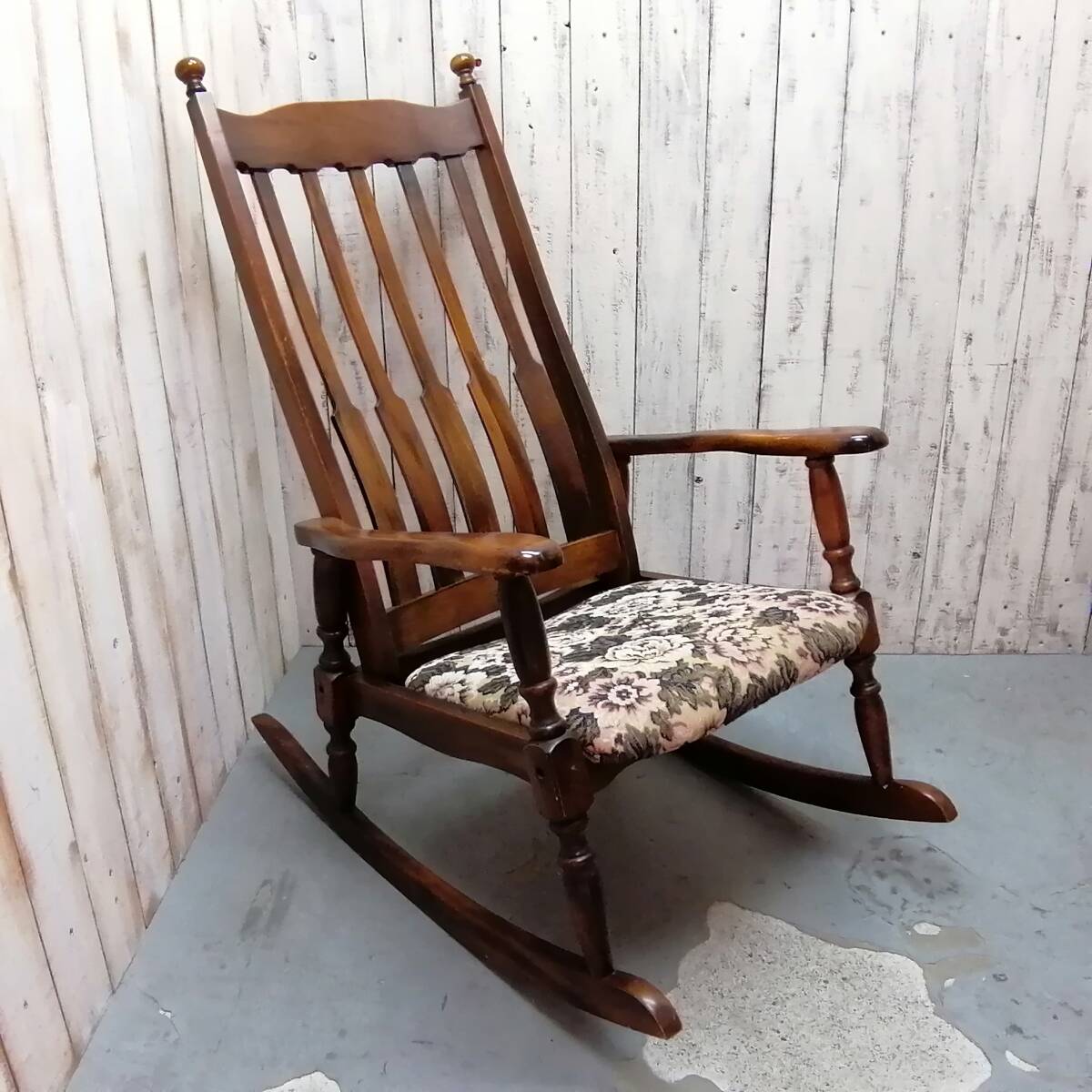 ◎25111210　ヴィンテージ ロッキングチェア 木製フレーム 花柄布張り アンティーク調 揺り椅子 リビングチェア ハイバック_画像1