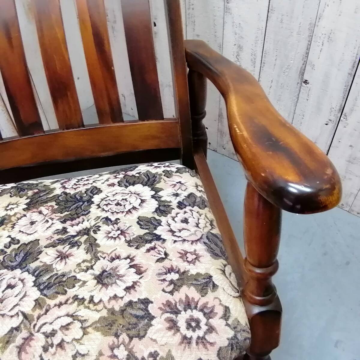 ◎25111210　ヴィンテージ ロッキングチェア 木製フレーム 花柄布張り アンティーク調 揺り椅子 リビングチェア ハイバック_画像3