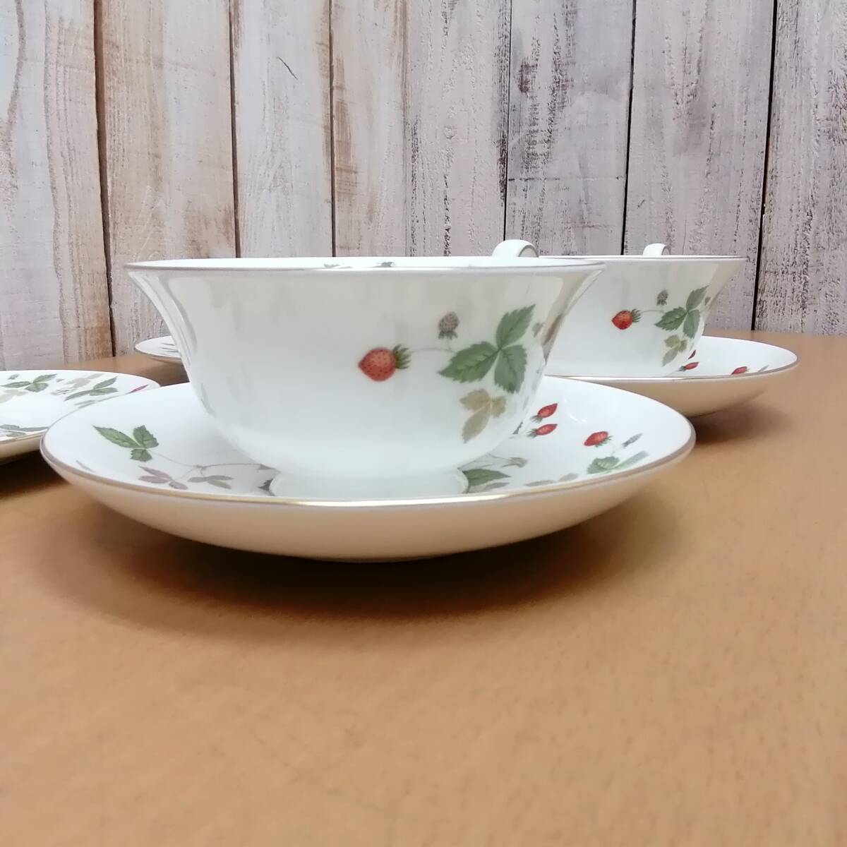 〇25112107　WEDGWOOD ウェッジウッド ワイルドストロベリー ペアセット カップ＆ソーサー＆ケーキプレート 6点セット 金彩 洋食器_画像6