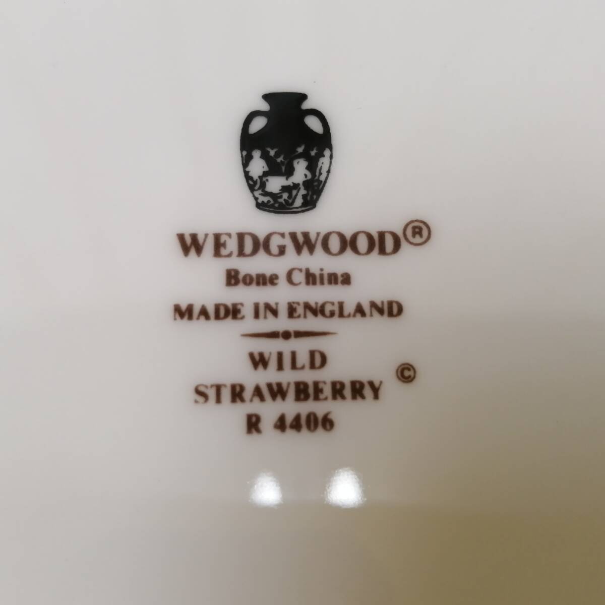 〇25112107　WEDGWOOD ウェッジウッド ワイルドストロベリー ペアセット カップ＆ソーサー＆ケーキプレート 6点セット 金彩 洋食器_画像9