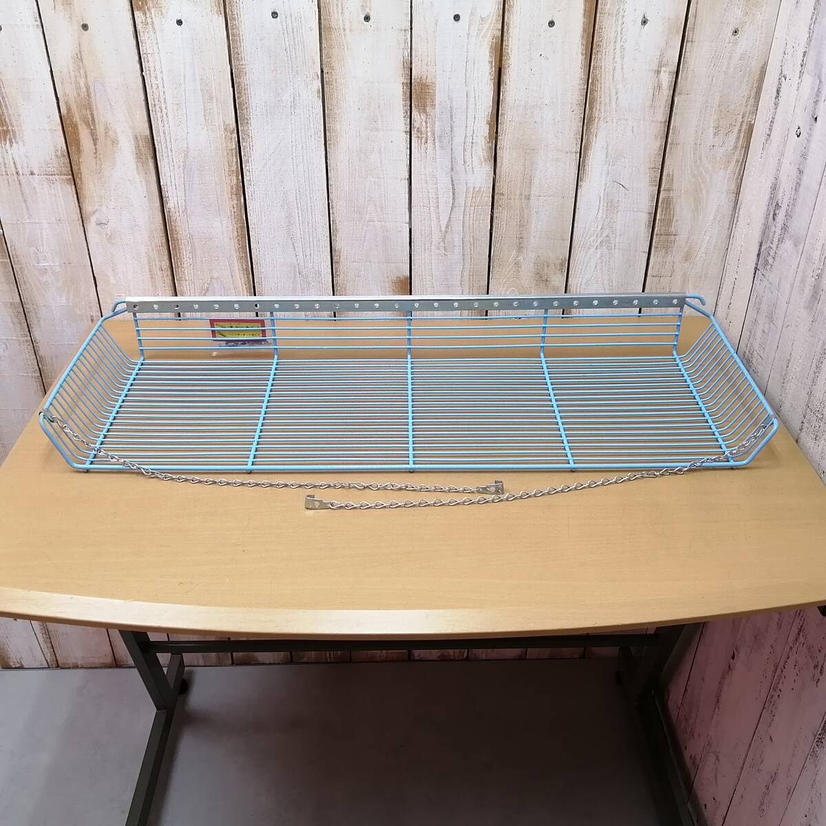 〇25112109v　【未使用】 昭和レトロ　ポリサロン棚　キッチン　壁掛け　吊りシェルフ　水色　ワイヤーラック　幅約79.5cm　当時物_画像3
