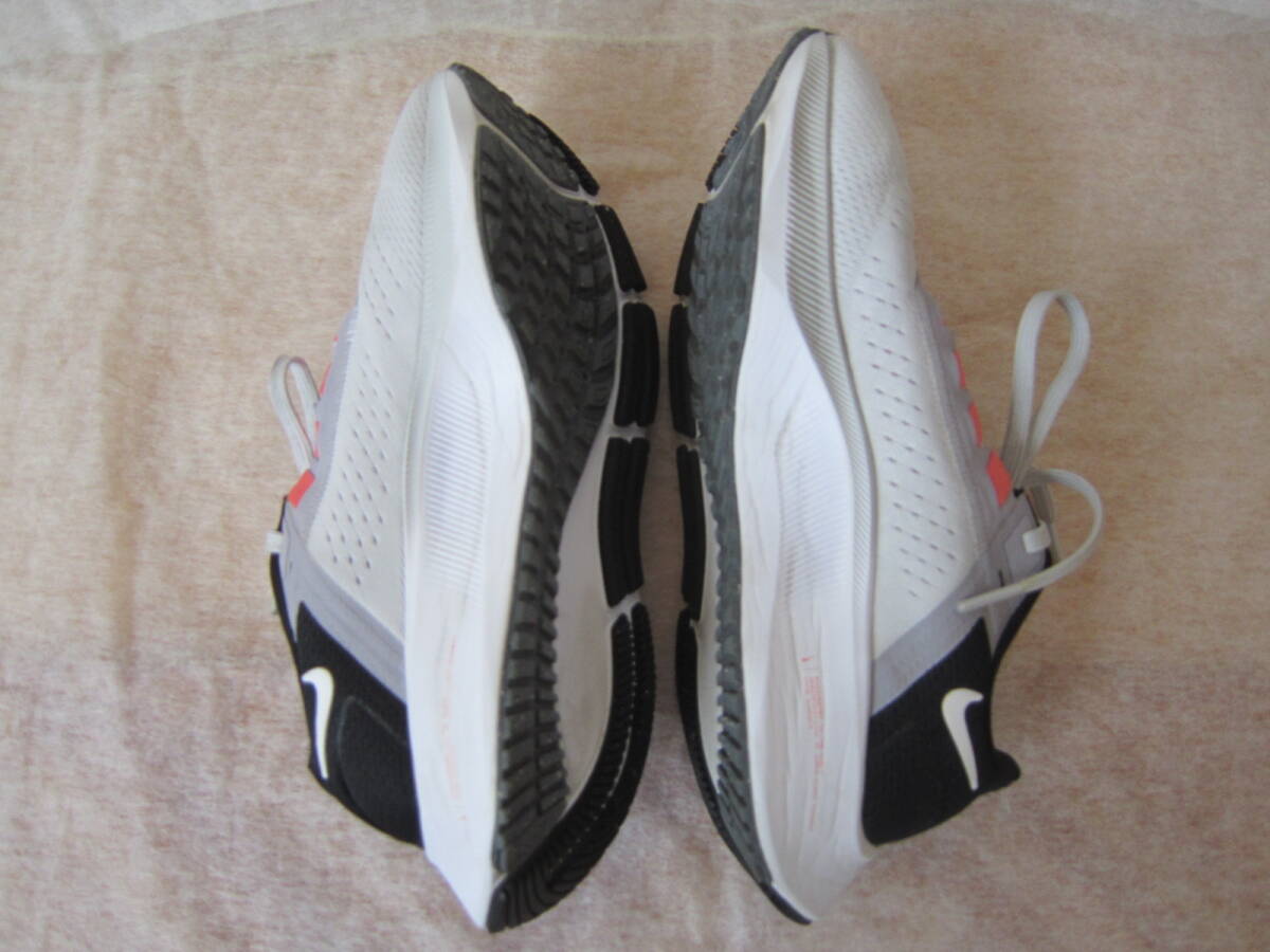 NIKE WMNS AIR ZOOM PEGASUS 38（ナイキ ウィメンズ エアズームペガサス 38）[CW7358 500]　灰/黒/白　wm24.5㎝ US7.5　 2022年製　ok2510D_画像5