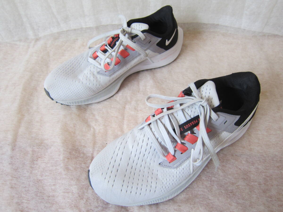 NIKE WMNS AIR ZOOM PEGASUS 38（ナイキ ウィメンズ エアズームペガサス 38）[CW7358 500]　灰/黒/白　wm24.5㎝ US7.5　 2022年製　ok2510D_画像2