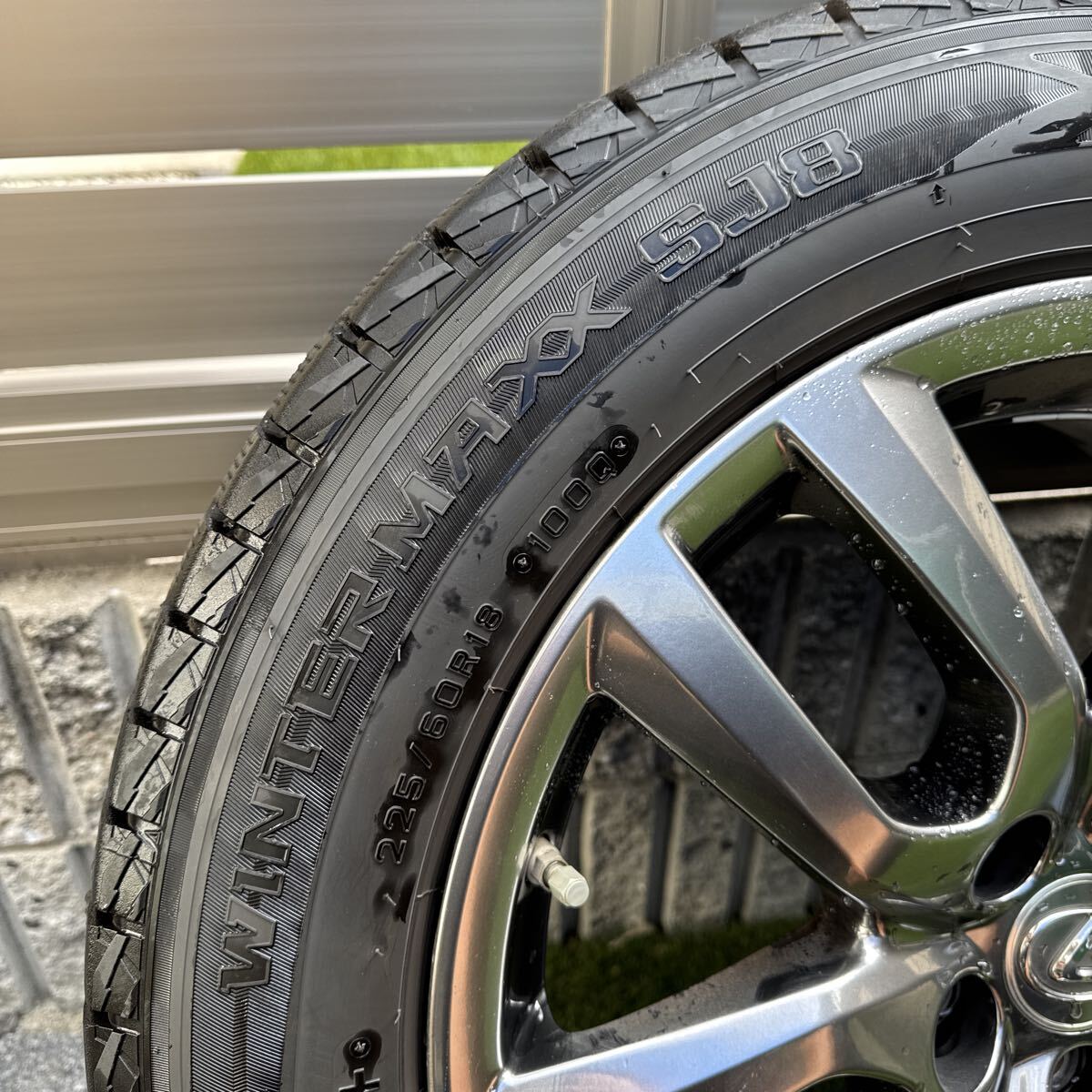ダンロップ★スタッドレス★ホイール付き★225/60R18★114.3★5穴★レクサスNX純正★ハリアー・RAV4など流用_画像2