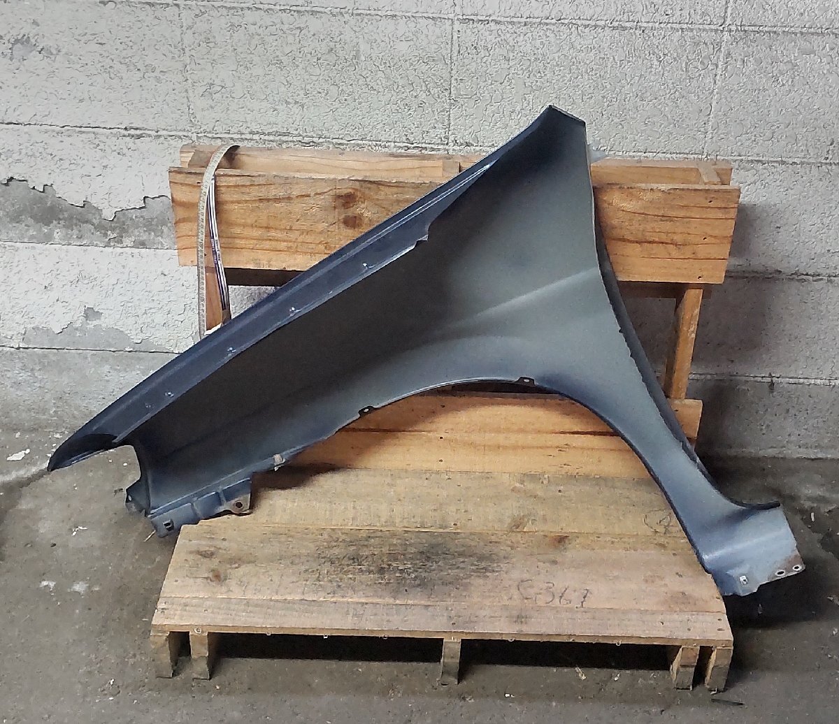 右 フェンダー マツダ フェスティバ ミニワゴン DW3WF H14/8 10699-0051 22A D267-52-111C 中古 17001751_画像2