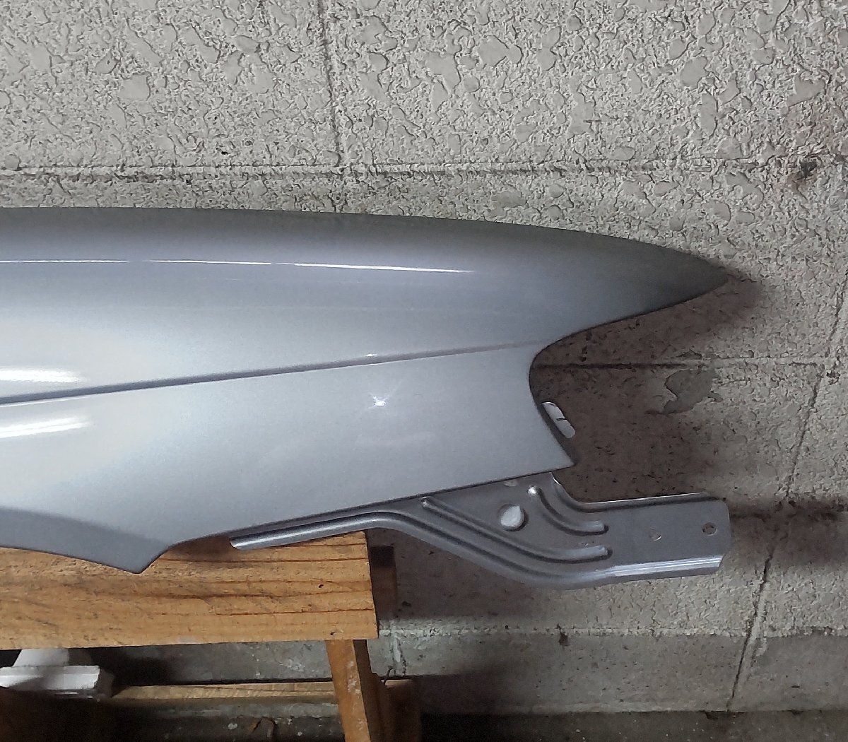 右 フェンダー 日産 アベニール SALUT/X PW11 H12/2 9066 0001 KR4 63100-WA000 中古 15002244_画像3