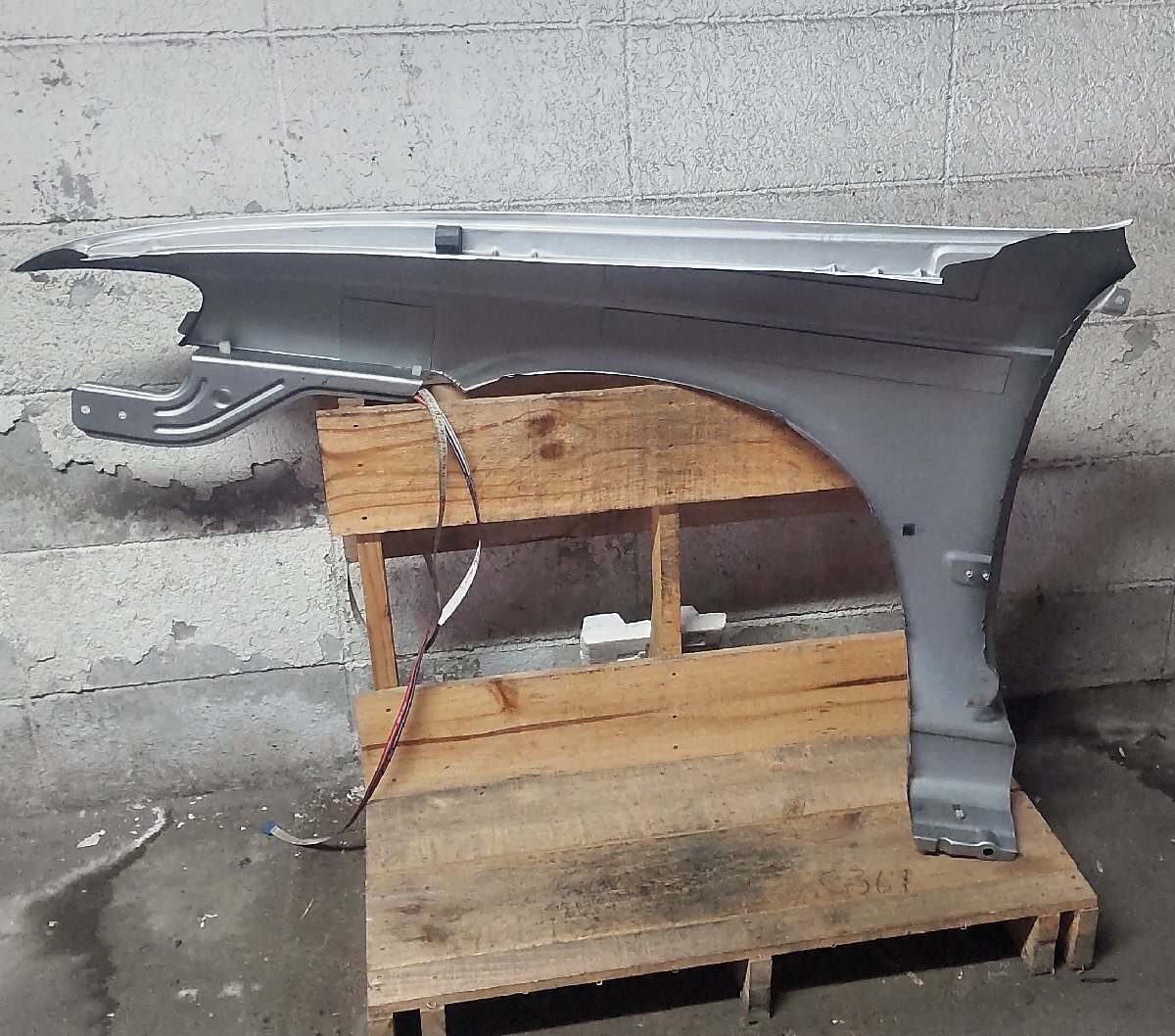 右 フェンダー 日産 アベニール SALUT/X PW11 H12/2 9066 0001 KR4 63100-WA000 中古 15002244_画像2