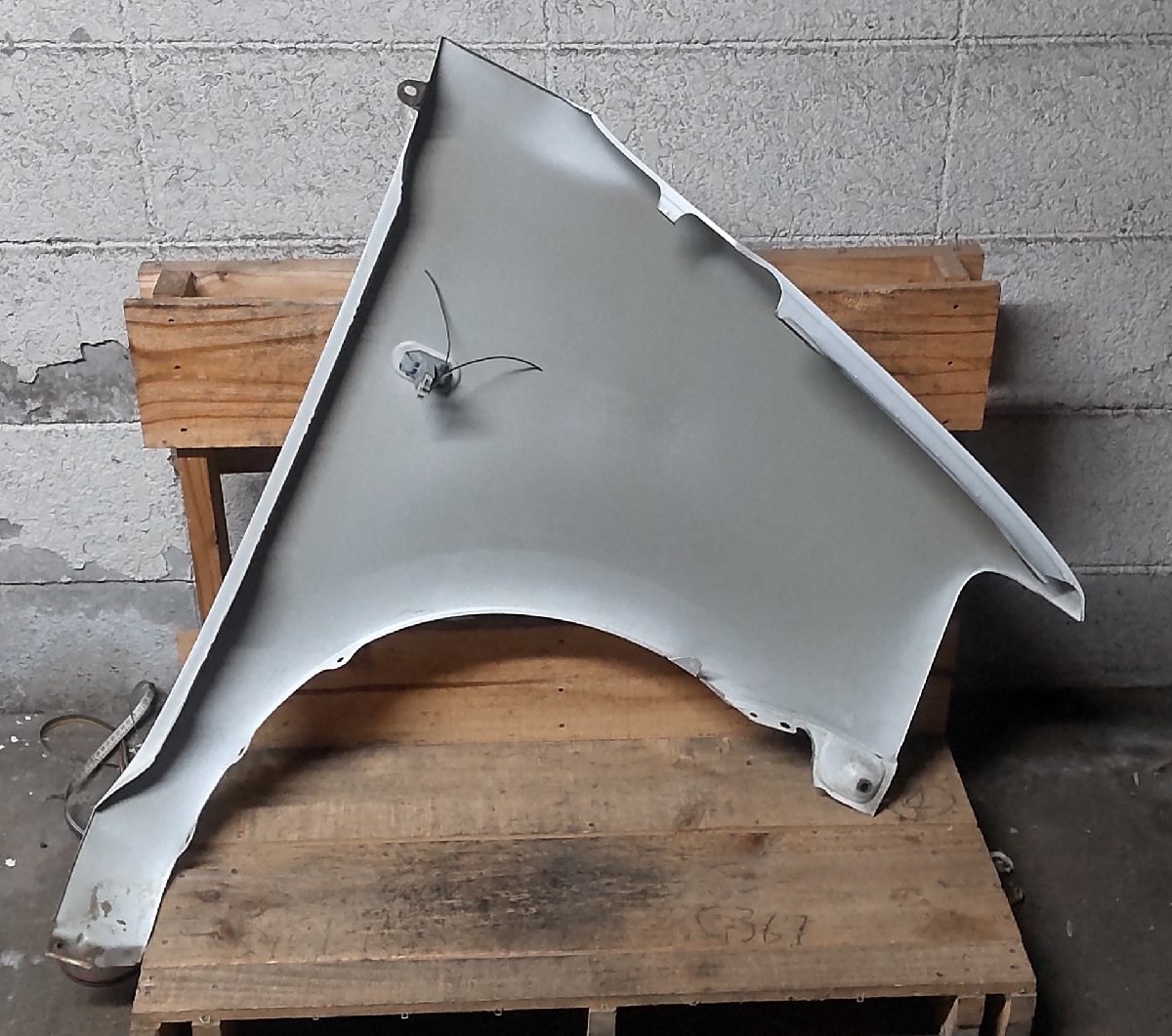 左 フェンダー マツダ AZワゴン MD21S H12/6 9205 0155 26U UG スペリアホワイト 1A00-52-210 中古_画像2