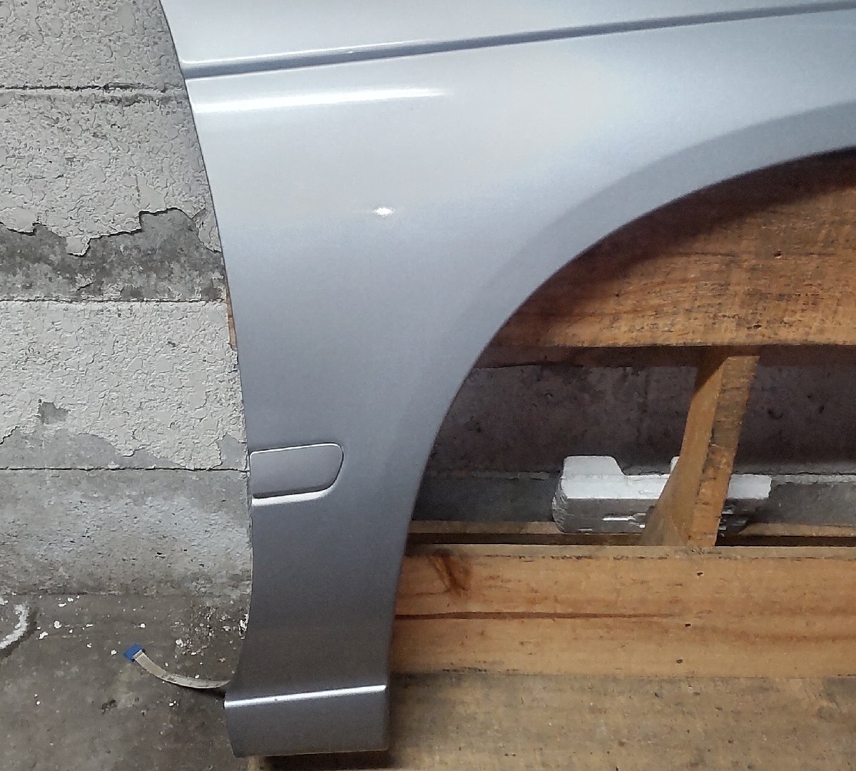 右 フェンダー 日産 アベニール SALUT/X PW11 H12/2 9066 0001 KR4 63100-WA000 中古 15002244_画像6