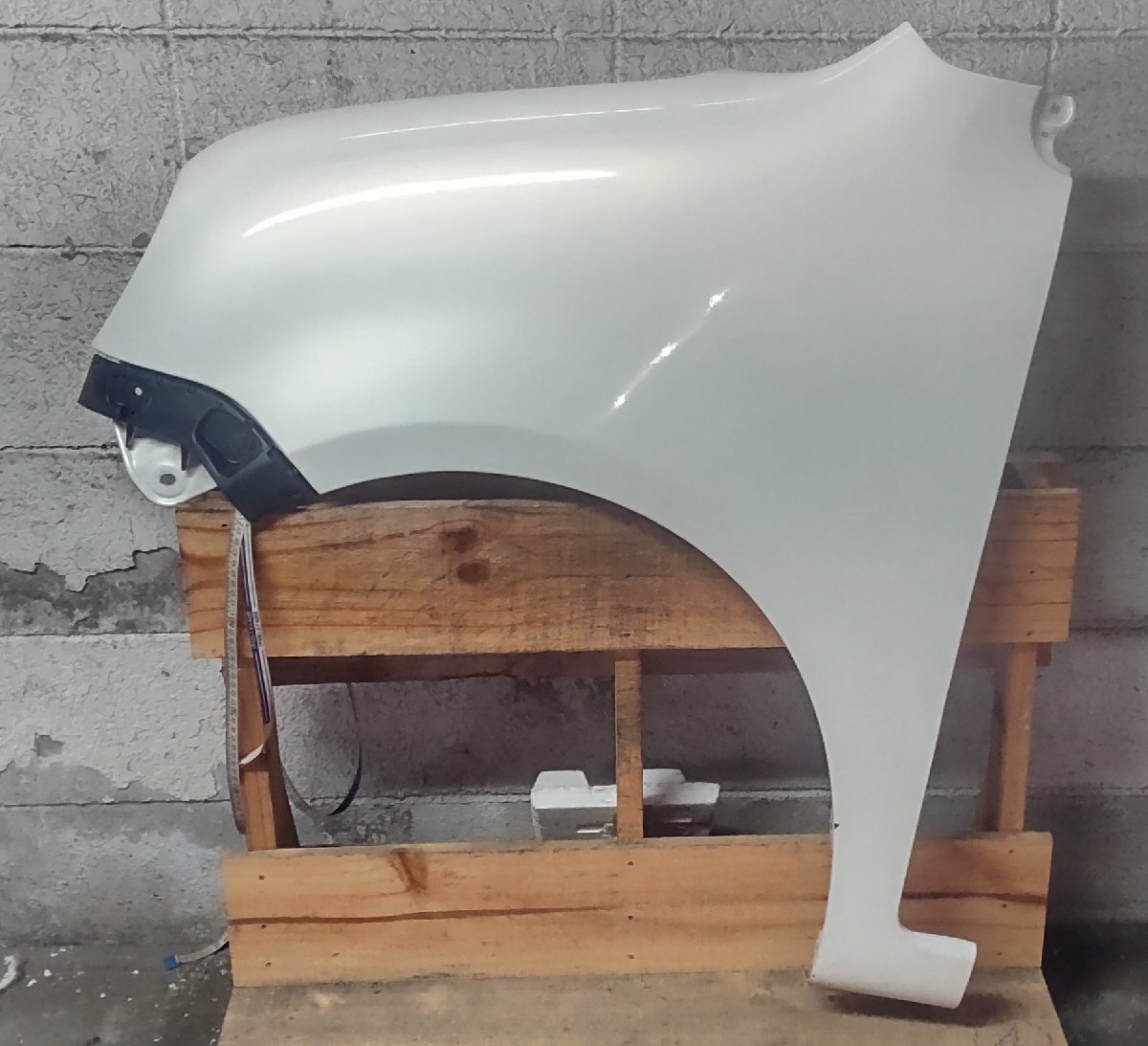 左 フェンダー ダイハツ ムーブ ラテ L560S H16/11 12563 0001 W16 53812-B2150-000 サポート付 中古_画像1