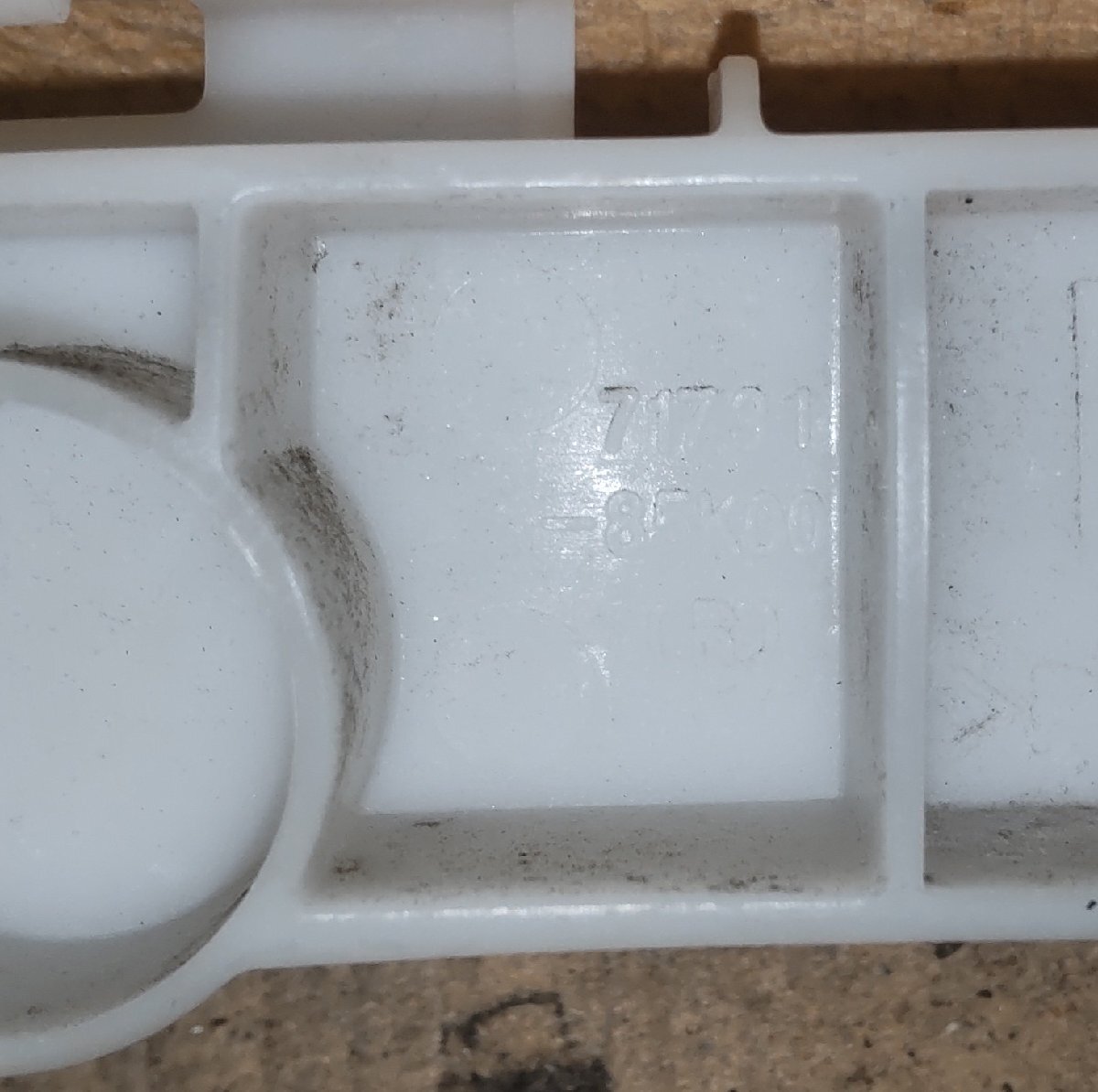 左右 フロントバンパーサイドホルダー スズキ アルト ラパン HE22S H24/1 16173 0003 71731-85K00 71732-85K00 中古_画像4