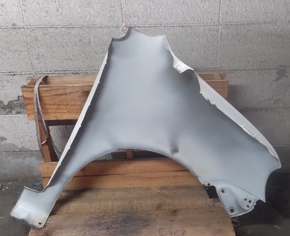 左 フェンダー ダイハツ ムーブ ラテ L560S H16/11 12563 0001 W16 53812-B2150-000 サポート付 中古_画像2