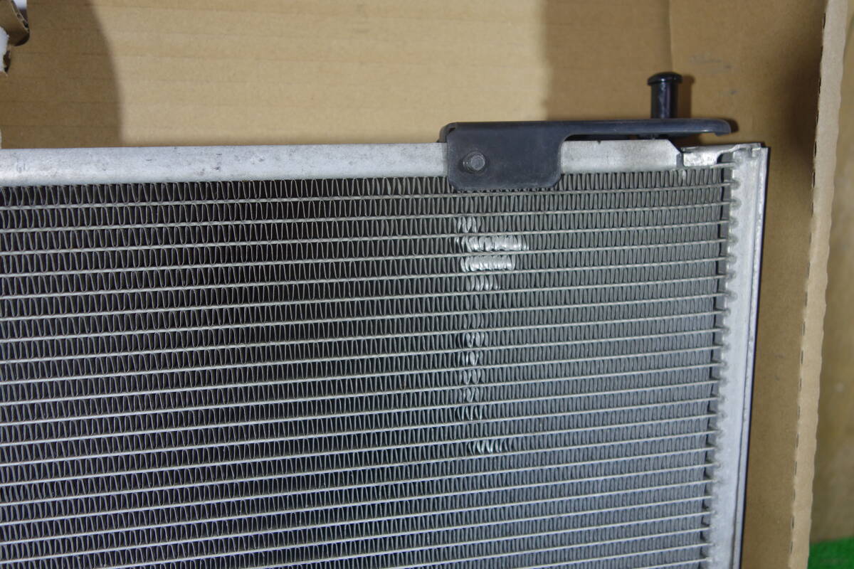 21312　ZRR70 ヴォクシー / ノア 純正 コンデンサー　圧漏れなし_画像2