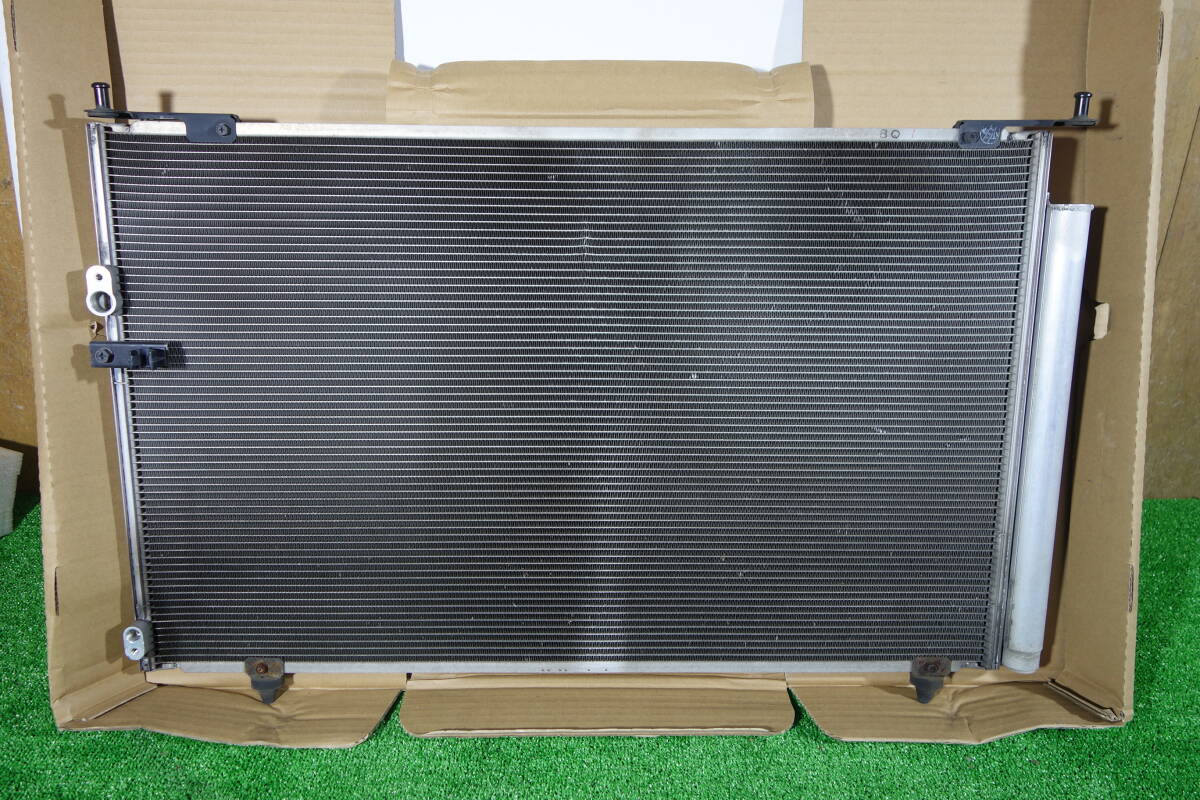 21312　ZRR70 ヴォクシー / ノア 純正 コンデンサー　圧漏れなし_画像1