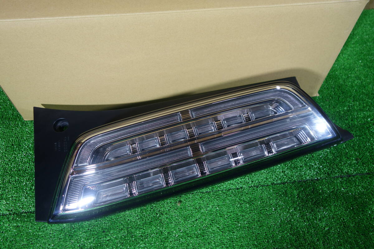 21318 良品 JH3 / JH4 N-WGNカスタム 純正 右 テールランプ STANLEY W4848 33500-TKR-J01_画像1