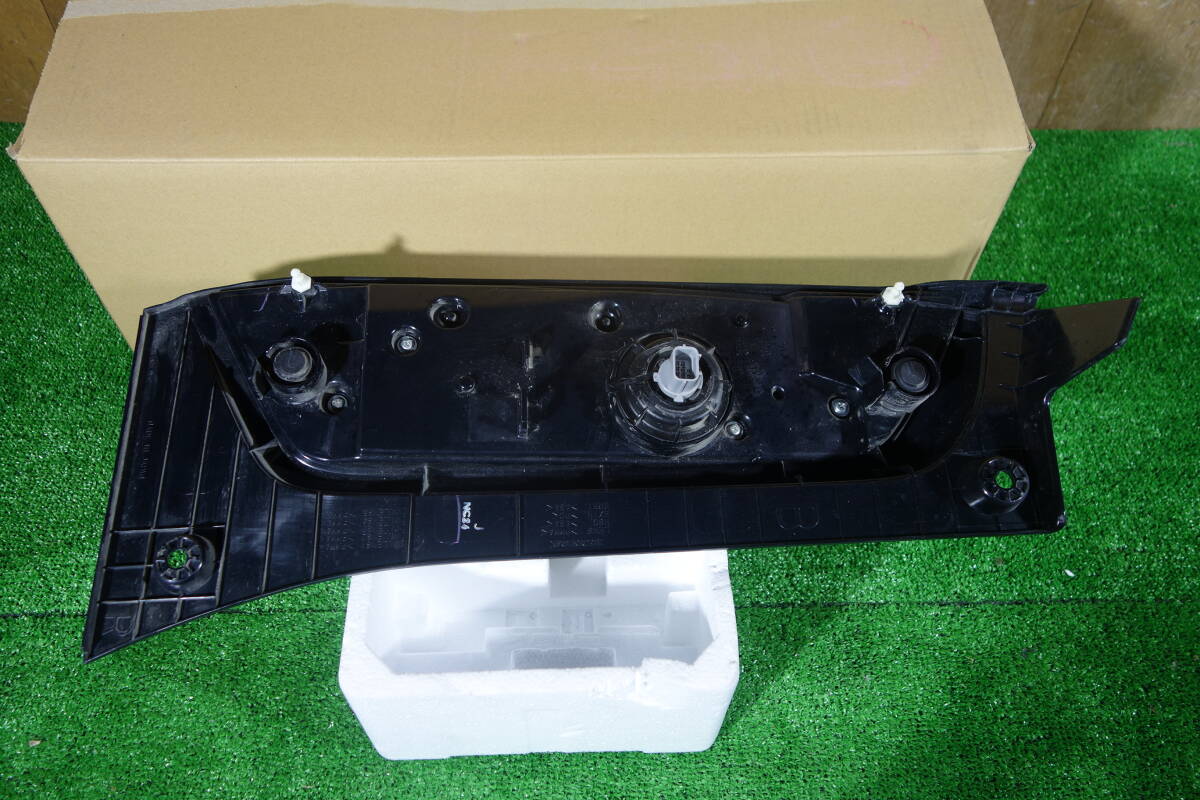 21318 良品 JH3 / JH4 N-WGNカスタム 純正 右 テールランプ STANLEY W4848 33500-TKR-J01_画像2